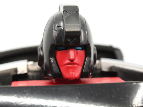 Generations Selects DK-2 Guard (Legacy)Black box.More like this:Earthrise Team: Autobot Alliance Iro