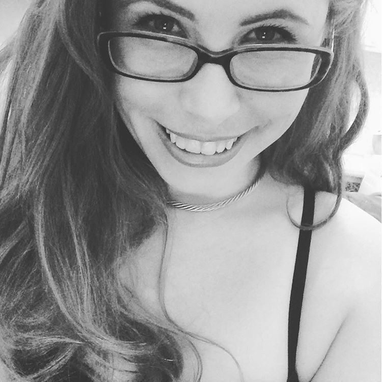 misslollipoptumbles:  I’m online about to do 1110 spanks … I took this picture