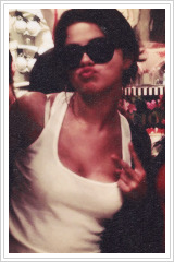 briennister:  Selena + Glasses 