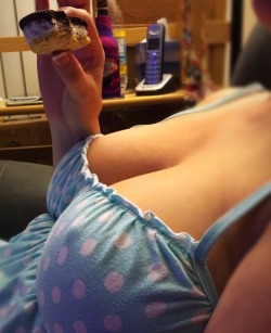 rebeccawantsmore:  Care for a snack?