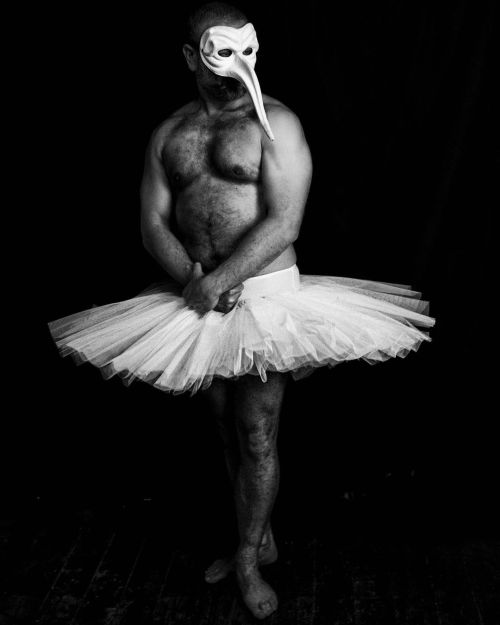 #bernardandre #bernardandrephotography #bear #musclebear #maleform #hoscos #mascular #tutu #maleball