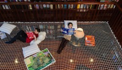 hisbabyslut:  mymodernmet:  Reading Net by Playoffice A site-specific design that encourages learning through playing by allowing kids to sit, lay down, hang upside down, or even dangle their feet over the edge of a large net while reading.  I NEED TO