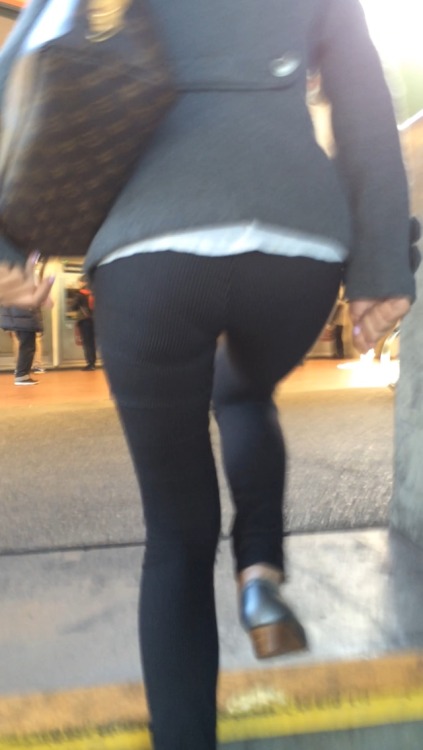 creepshotcandids:#tight ass #creepshot #asian #legs