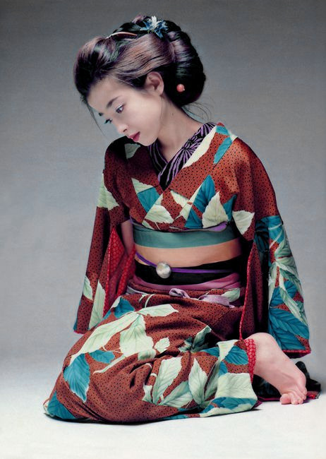 thekimonogallery: Rie Miyazawa in kimono.  Japan 