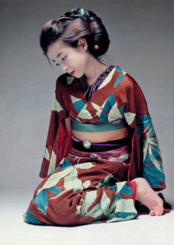 thekimonogallery:  Rie Miyazawa in kimono.  Japan