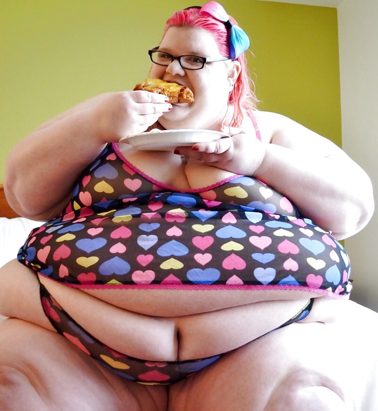 love4ssbbw:  love4ssbbw.tumblr.com 