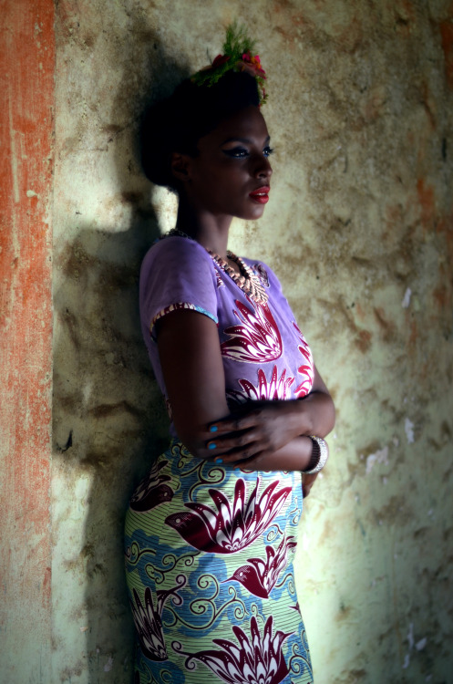hessenberg:
“Style: Ajepoma Gallery Collection, Ghana 2014.
Photography: Marcus Hessenberg Marcushessenberg.com
”
Here is the gorgeous @MsAdjei posing with the new Ajepoma Gallery Collection for 2014.