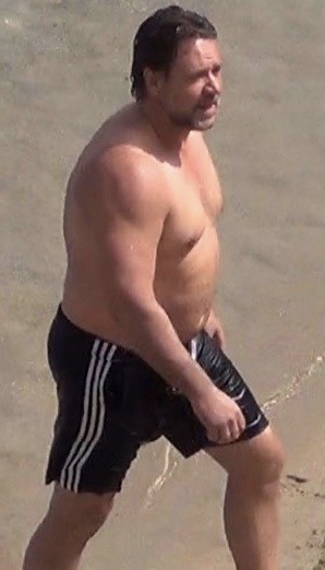 blaotedmark:Russell Crowe went from fit stud to overstuffed stud. 