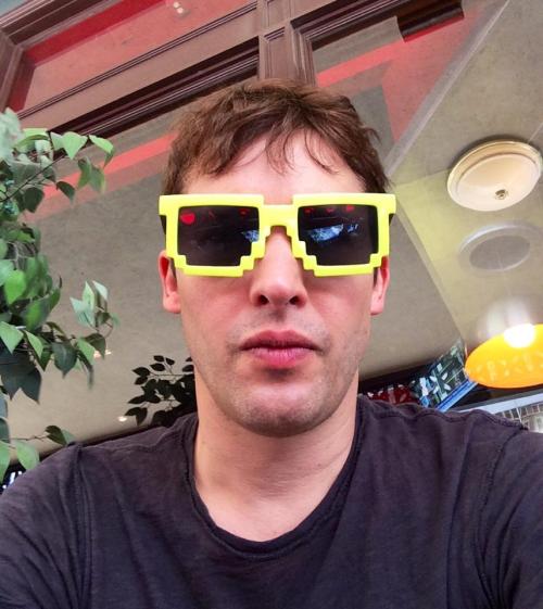 signalssalem:
“ Denver, here I come… - James Blunt
”
Loving James’ new glasses.