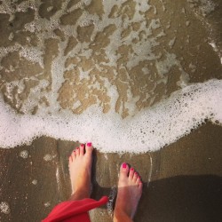 yourbrettrossi:  Beach toes 