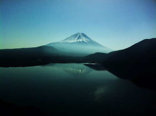 brutalgeneration:  Mt. Fuji by Masakazu Ejiri on Flickr. 