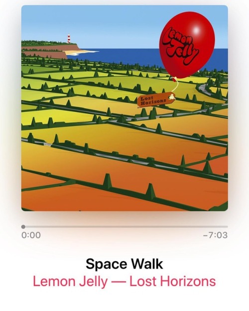 #MelancholicSundayNightMusic Beautiful! Just Beautiful!! #LemonJelly #SpaceWalk #LostHolizons (Hatag