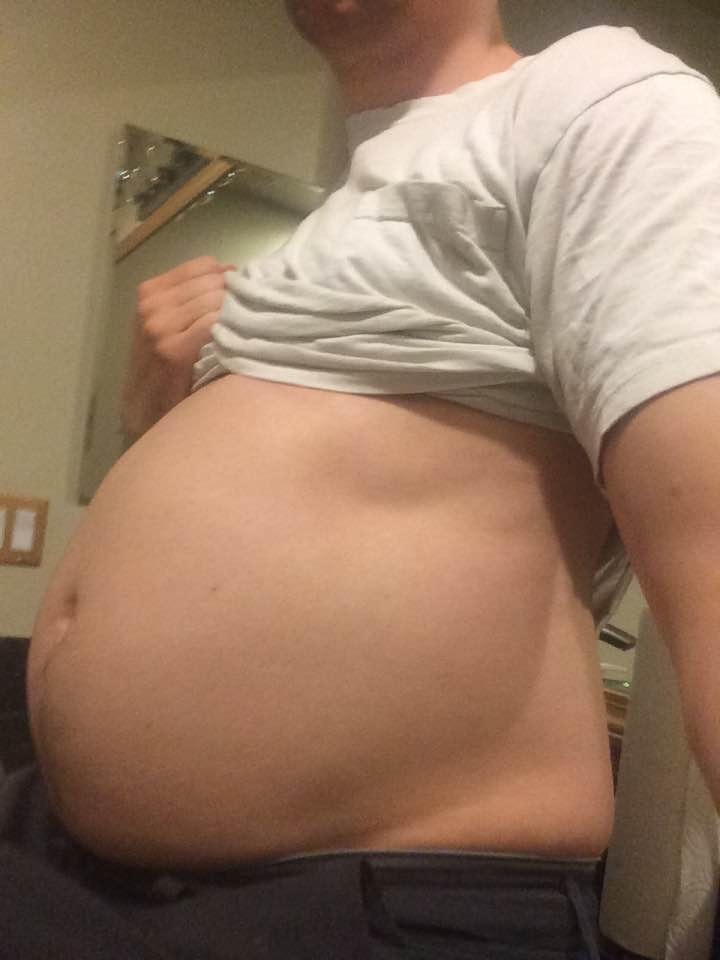collegefeeder:piggy stuffed 2 pizzas in that tight gut 😍