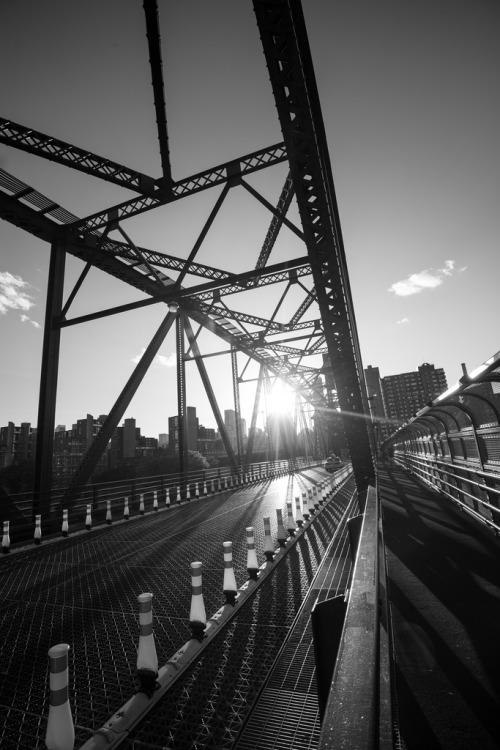 Bridge Studies: Roosevelt Island Bridge Over the East River, NYCurban dreamscapes photography 