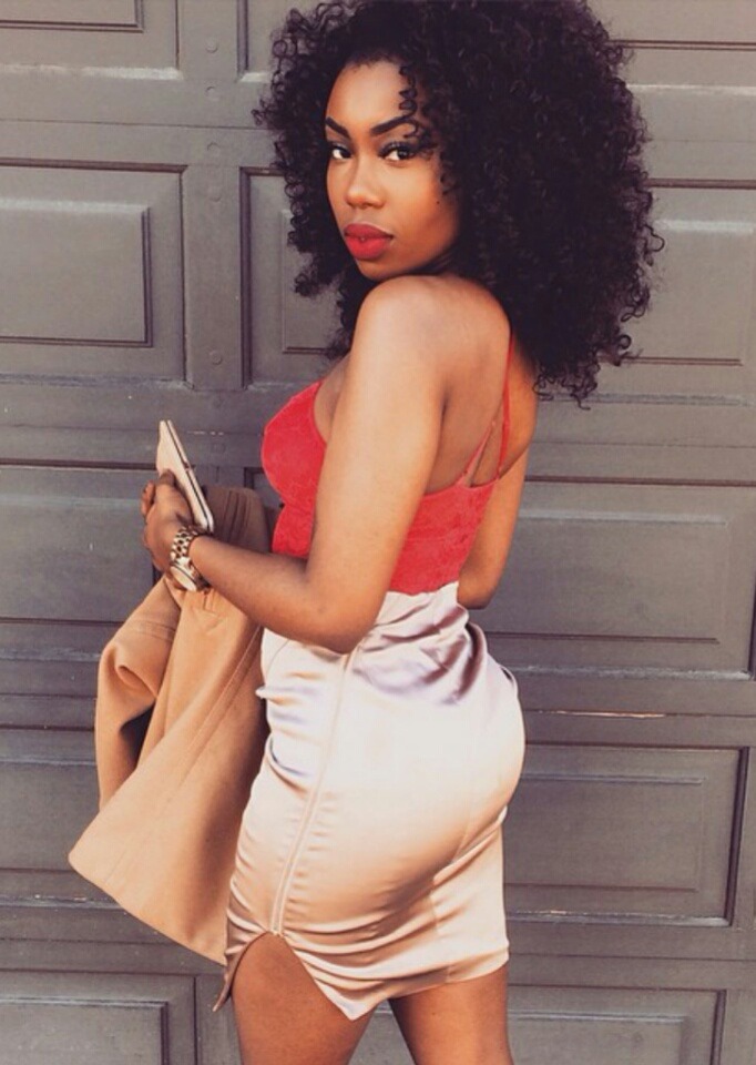 munnyb:  Source: fashionistasRus  FOLLOW ME.  *munnyb*