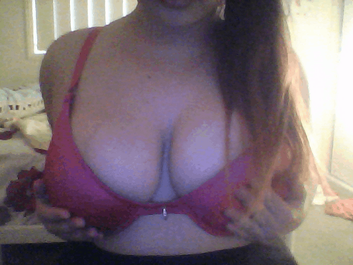 pleasingly&ndash;plump:  juggling my boobs lol… 