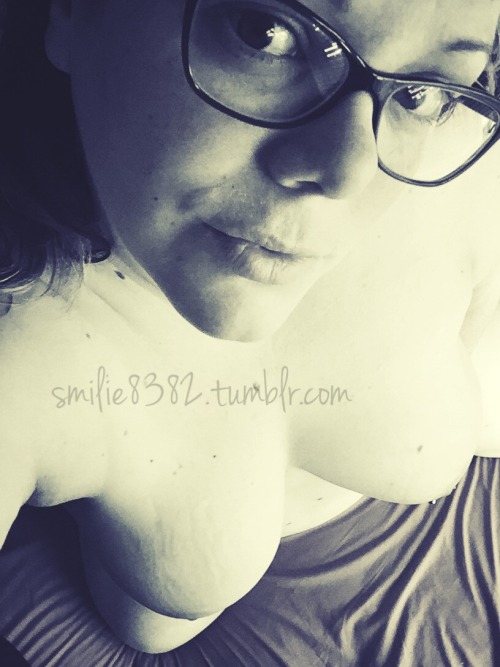 smilie8382:  So, let’s kick off Sexy Specs Sunday!   And, there are some very gorgeous submissions waiting in my inbox too. You’re in for a treat. Enjoy my lovelies xxx