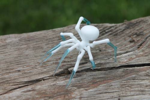 ex0skeletal-undead:ex0skeletal-undead:Glass spider sculptures by miniatureglass on EtsyIt costs zero