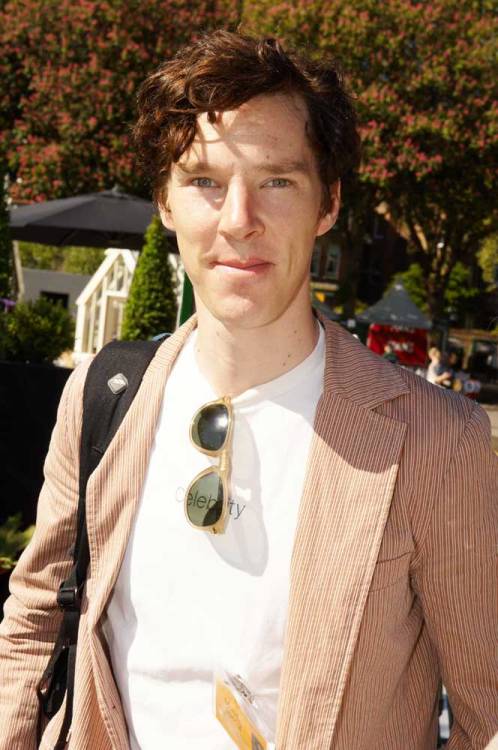 nixxie-fic:  Benedict Cumberbatch in the 2010 Stephen Hawking garden at RHS Chelsea Flower Show.