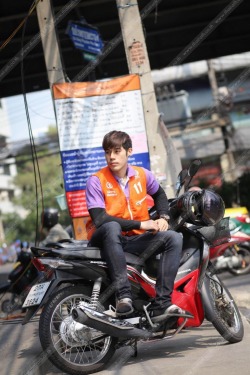 thaiexhibit:  motobike taxi driver in bangkok. ฟินคับ