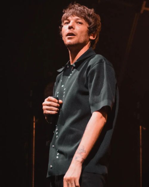 louistomlinsoncouk:Louis on stage in Mexico City, Mexico - 14/6