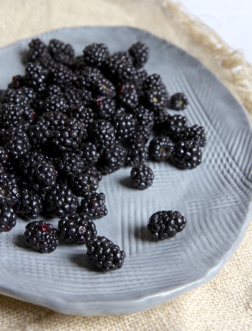 foodffs:  Classic Blackberry CrispFollow for recipesGet your FoodFfs stuff here