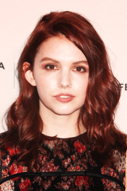 dailyhannahmurray: 4/16/15 - Hannah at the “Bridgend” Premiere during the 2015 Tribeca Film Festival in NYC.