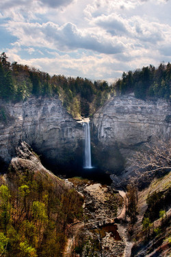 l0stship:  taughannock falls / source {by