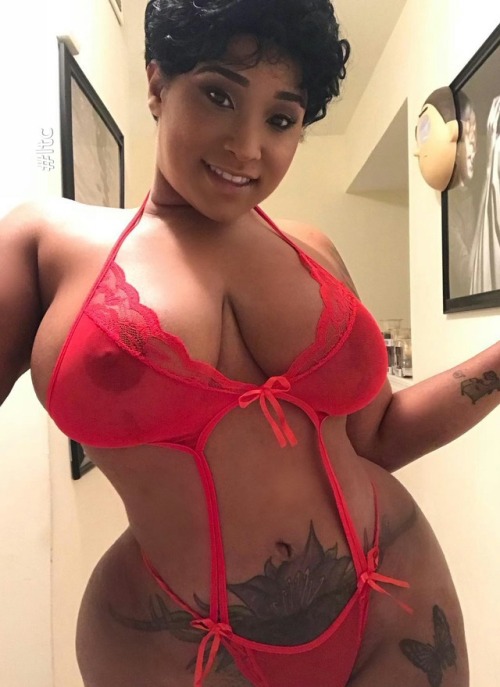 blackmamba1972:  addicted2curvez:  #damnsexy  Thicka than a snicka!