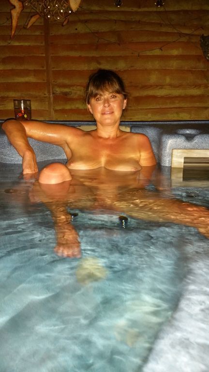 averyluckyhusband:Hot Tubilicious
