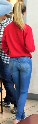 creepshots:  One word…….unbelievable!