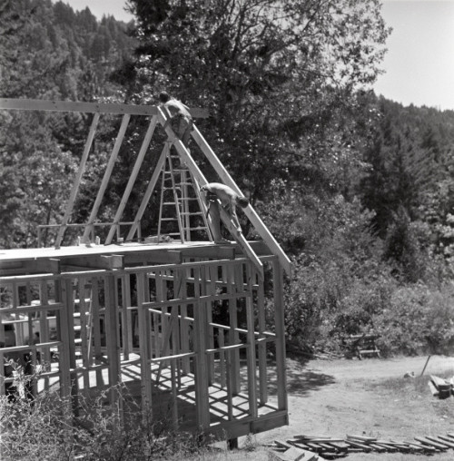 Photos: Ruth Mountaingrove Collection, University of Oregon Libraries.&ldquo;Small cabins were e