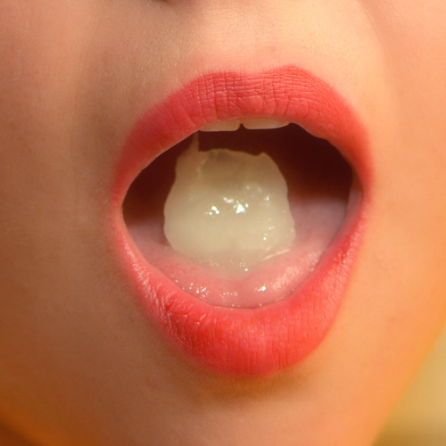 deliciuoscum:  Enjoying a frozen cum treat 