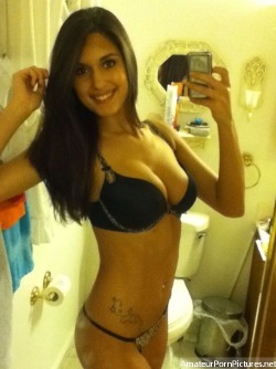 amateursexyselfies:  http://amateurpornpictures.net/