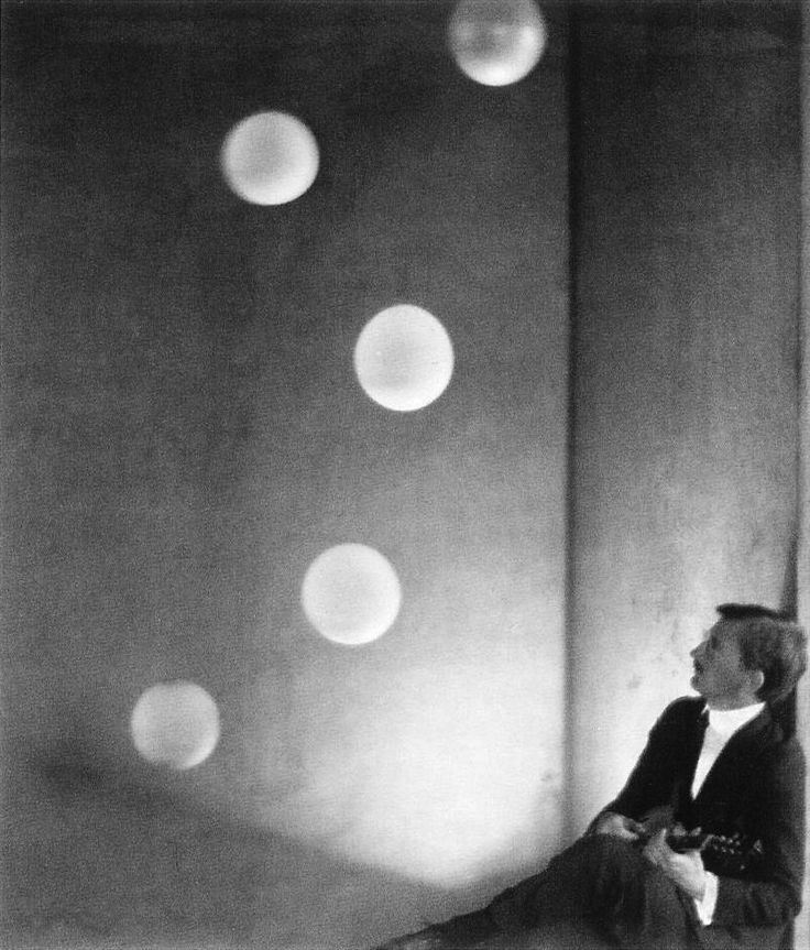 inneroptics:  Edward Weston The Poet Alfred Kreymborg serenading Balloons, 1920 