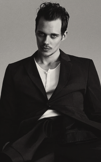 Bill Skarsgard Tumblr_peqiv1Yg8y1s3ta8vo5_250