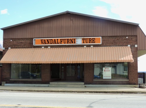 For Rent, Vandalfurni Ture, Vandalia, Illinois, 2014.