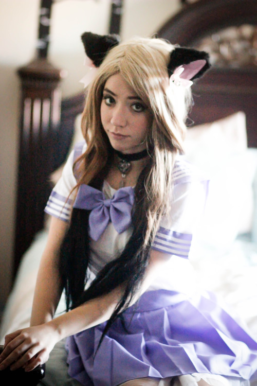 jeepers-reapers:  Pictures from our mini shoot today in the bad lighting of my bedroom Model: boundbyleatherandinkMew~ 