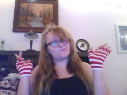 loliphon:  incorrigiblyindecent:  LOOK AT MY FINGERLESS CHRISTMAS GLOVES!!! LOOK AT THEM!!!  LOOK AT THIS QT 3.14   OMG SO CUTE