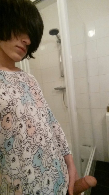 srarlicht:  So i just got a new shirt hope you guys like it. This is kind of fun. Love you all!!!