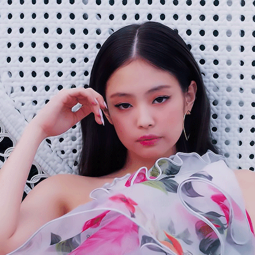 intojennie:“sorry but i’m not sorry from now on, i’m shining solo” JENNIE, S