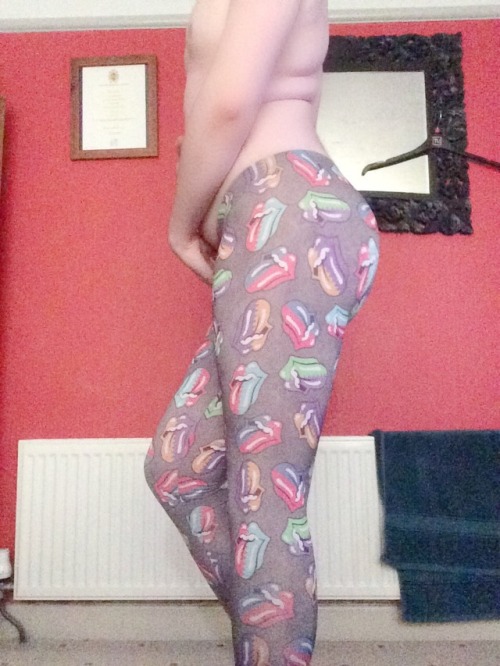 Reblog If You’re A Sissyboy That Wears Leggings And Short Shorts! Inbox Me Pics