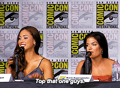 supercanaries:I don’t know what is more amusing: Lindsey’s reactions or the fact that Marie brought 