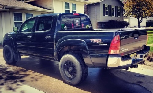 #TacoTuesday and shes oh so clean! #ToyotaTacoma #Toyota #TRDOffroad #TRD #Trucks #4WD #TeamToyota #