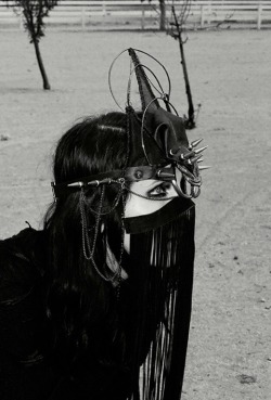 Misanthropicmessiah:  Chelsea Wolfe In Noir Sisters Of The Black Moon Dress, Aves