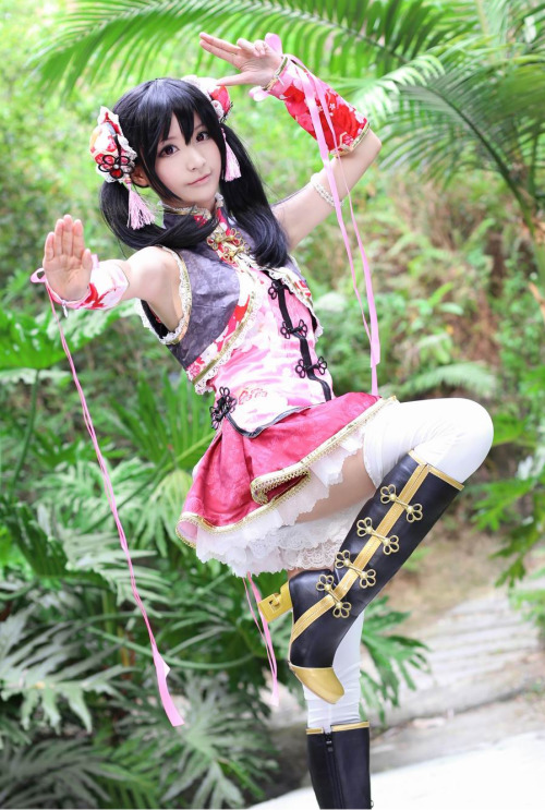 sexycosplaygirlswtf:  scandalousgaijin:  Nico Yazawa - Saori  Get hottest cosplays