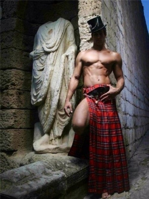 thinking1of4you3:  kinkygeekgirl:  love a man in a kilt!  this made me laugh and smile and i just can’t XD   I need to buy you more kilts dommebadwolff23