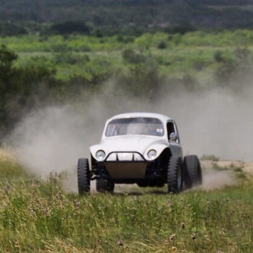#tuckedtuesday hitting the bumpstops outside of #austin in the class 5 #bajabug we prepped and raced, thing was tons of fun #vw #desertracing #5unlimited #coilovers #freeride #texasmade (at sweet dirt hump )