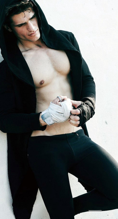 gcr75:  G’s aggregation of hot: male models (both aspiring / amateur & professional), amateurs, selfies, etc. - Baptiste Giannesini
