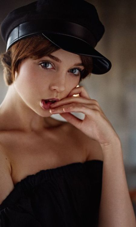 Beautiful woman, bare shoulder, black cap, 480x800 wallpaper @wallpapersmug : https://ift.tt/2FI4itB